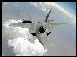 F-22 Raptor, Chmury